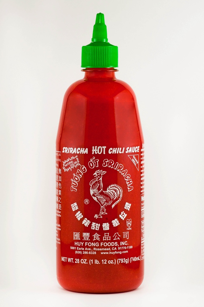 How many fonts are used on the iconic Huy Fong sriracha label