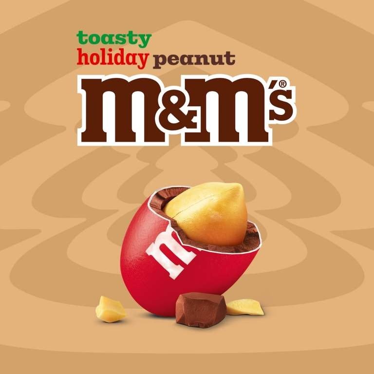 Enjoy holiday warmth with M&M’s Toasty Holiday Peanuts! Roasted peanuts with cozy cinnamon, vanilla, spiced sugar, and caramel in festive red, green, and yellow shells.