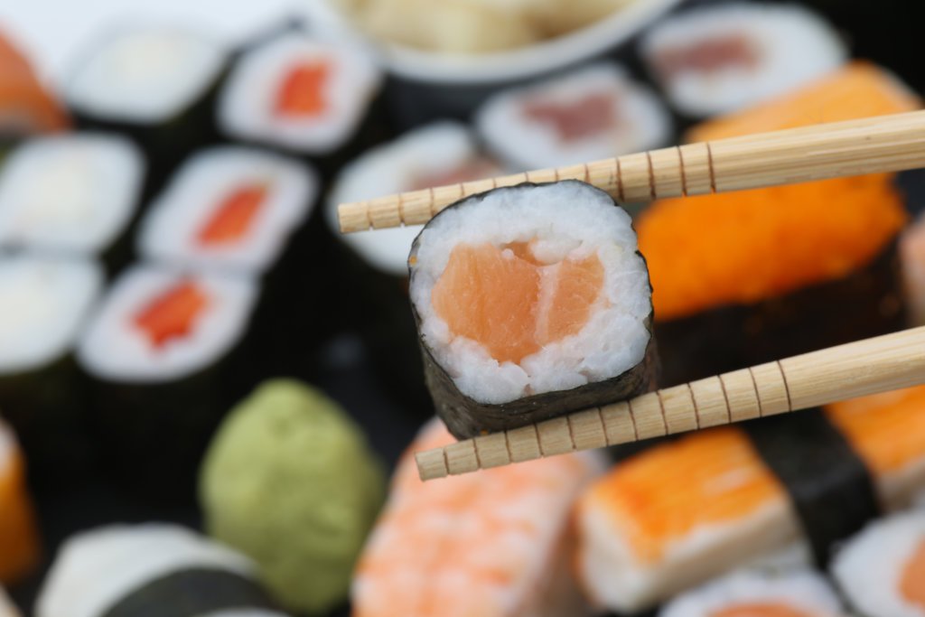 Uncover the Canadian origins of the California roll and Hawaiian pizza! Chef Hidekazu Tojo created the sushi roll, while Sam Panopoulos popularized the pizza.